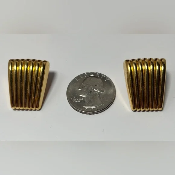 Rare and Vintage Monet Gold-Plated Clip-On Earrings - Picture 4 of 4